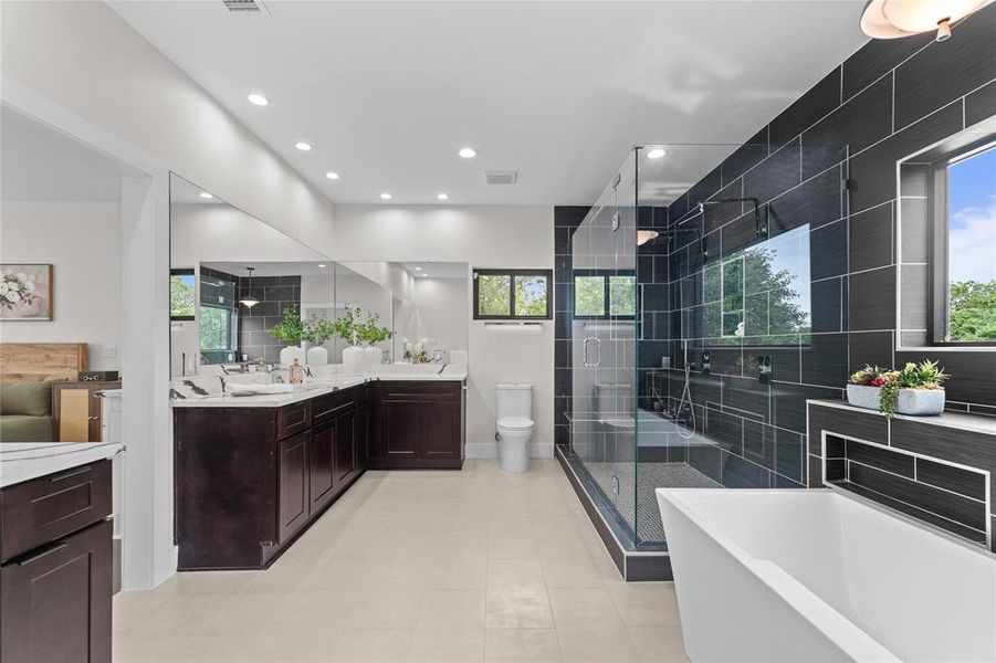 Furnished interior view inside a new home in , Dallas (Image 15).