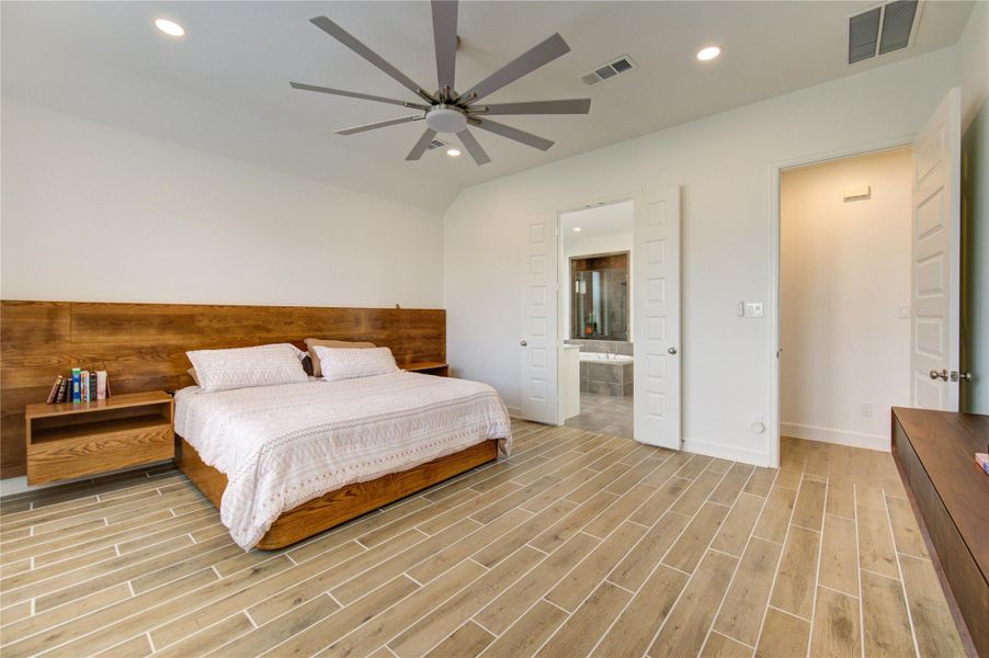 Furnished interior view inside a new home in Cross Creek West 45', Fulshear (Image 38). Furnished interior view inside a new home in Cross Creek West 45', Fulshear (Image 38).