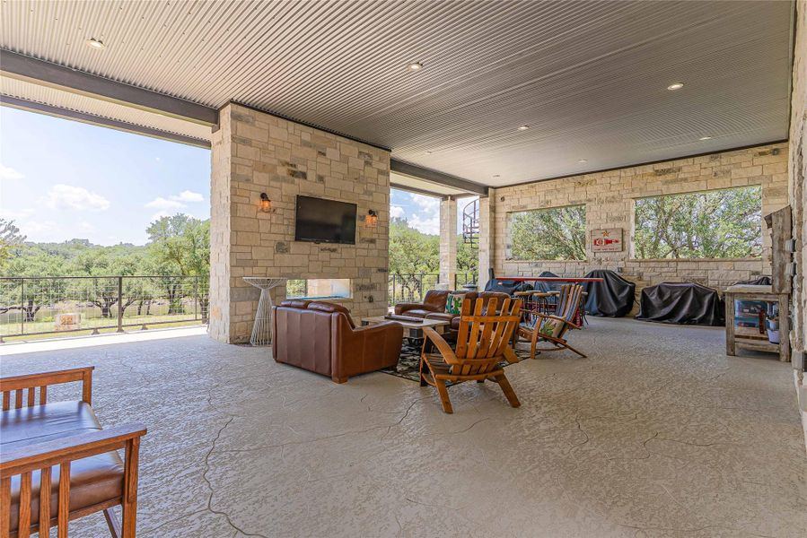 1,465 sq ft of outdoor living space perfect for entertaining or relaxing.