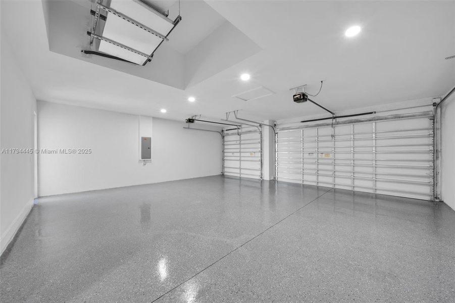 Spacious, unfurnished interior of a new home in , Cape Coral (Image 20). Spacious, unfurnished interior of a new home in , Cape Coral (Image 20).