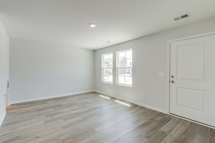 Spacious, unfurnished interior of a new home in Astoria, Columbia (Image 16).