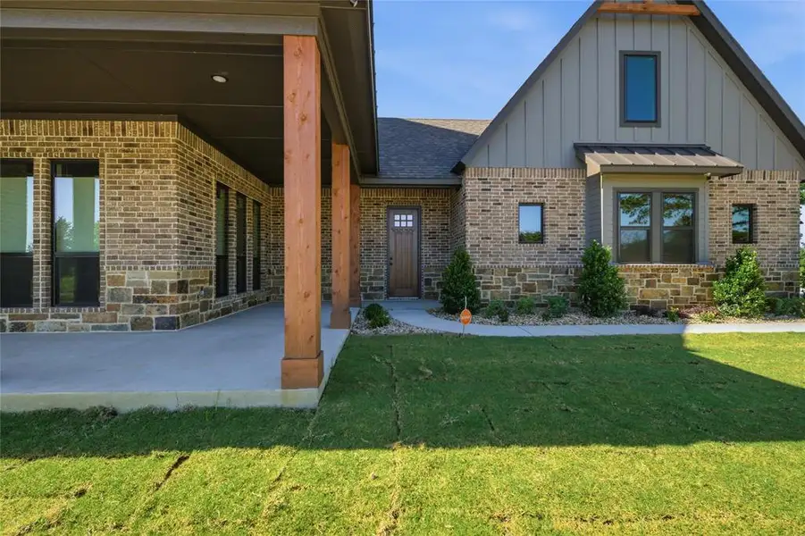 Exterior details and patio area of a home in , Gordonville (Image 3).