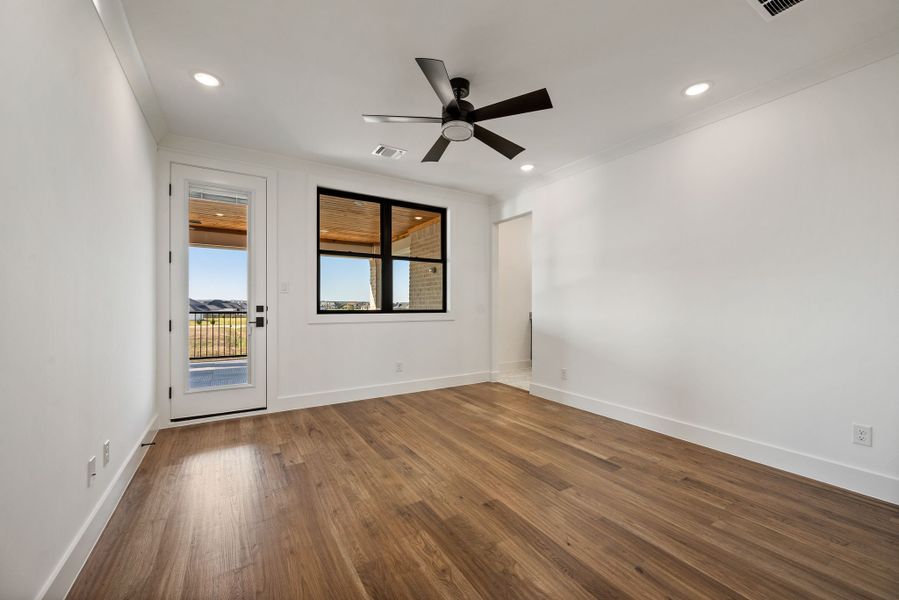 Spacious, unfurnished interior of a new home in The Resort on Eagle Mt. Lake, Fort Worth (Image 54).