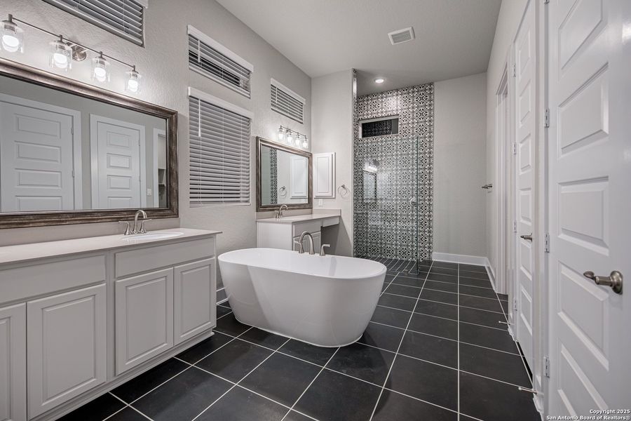 Furnished interior view inside a new home in Mesa Western, Cibolo (Image 14).