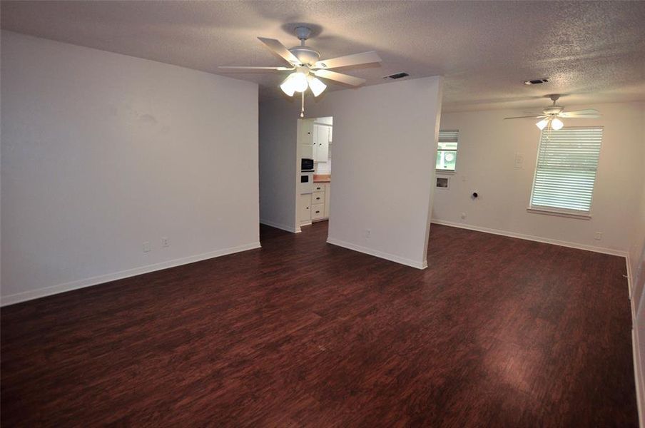 Spacious, unfurnished interior of a new home in , Weatherford (Image 8).