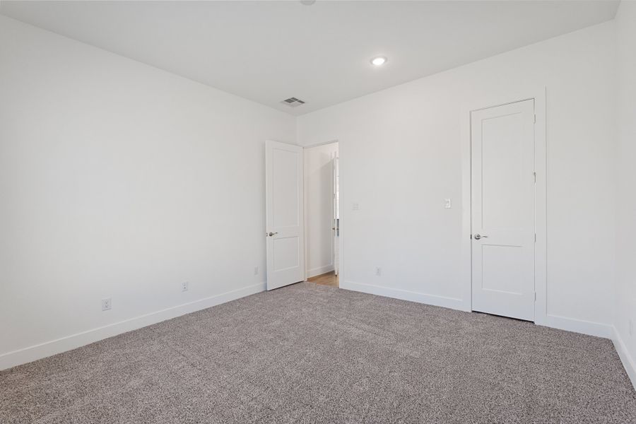 Spacious, unfurnished interior of a new home in Riceland, Mont Belvieu (Image 36).