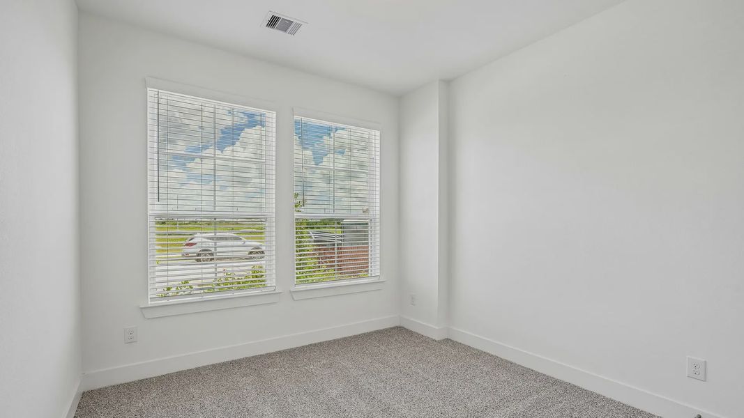 Spacious, unfurnished interior of a new home in Meridiana Townhomes, Iowa Colony (Image 15).