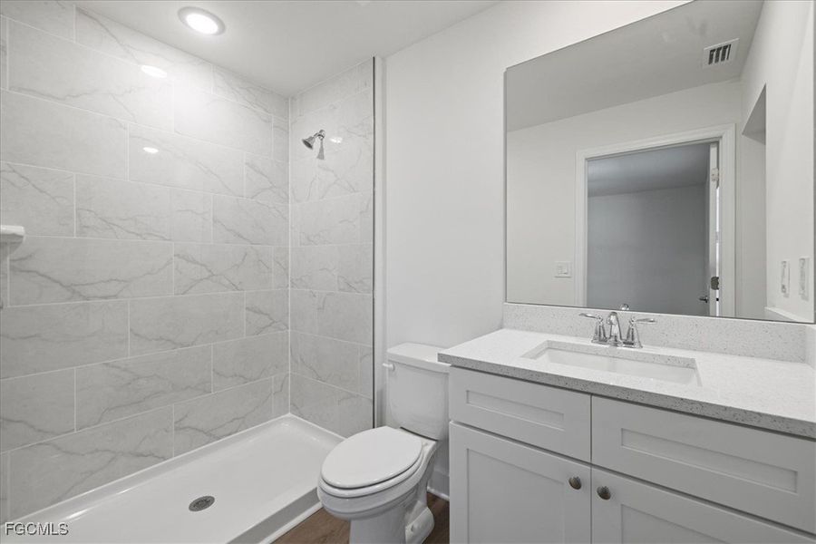 Furnished interior view inside a new home in Cape Coral, Cape Coral (Image 14).