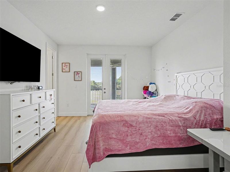 Furnished interior view inside a new home in , Oviedo (Image 17).