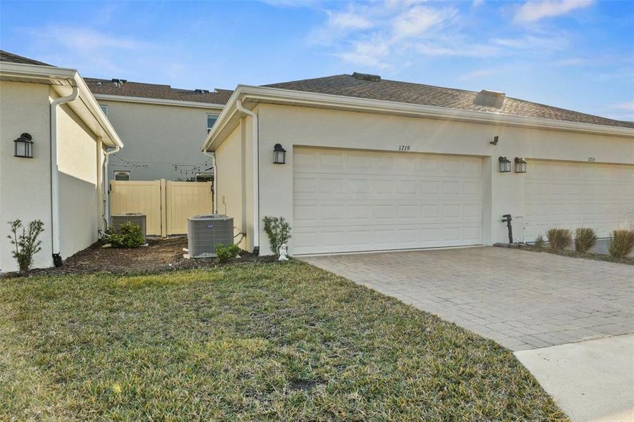 Exterior details and patio area of a home in Tohoqua, Kissimmee (Image 22).