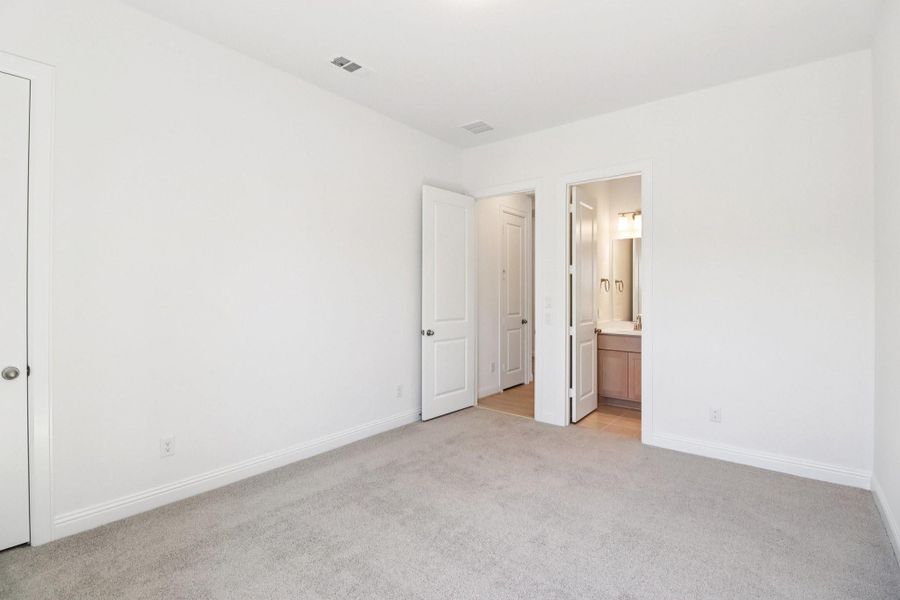 Spacious, unfurnished interior of a new home in Evergreen 60', Conroe (Image 29).