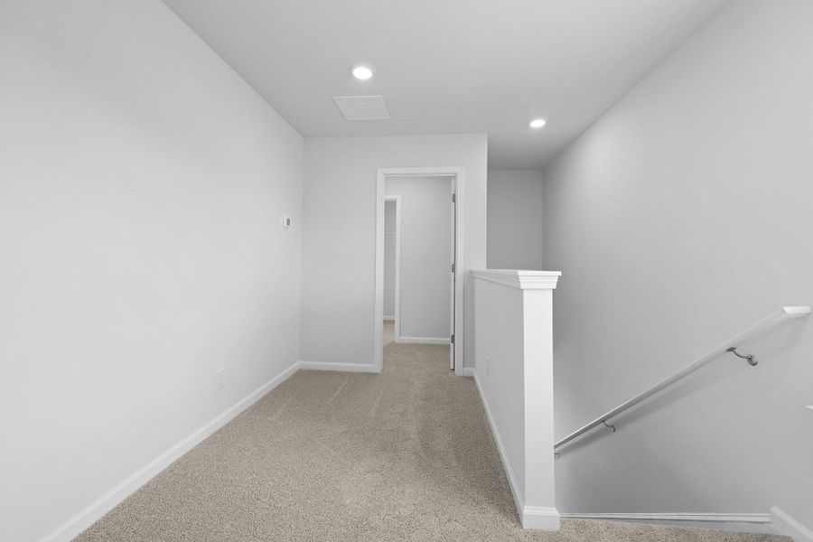 Spacious, unfurnished interior of a new home in Carolina Groves, Moncks Corner (Image 17).