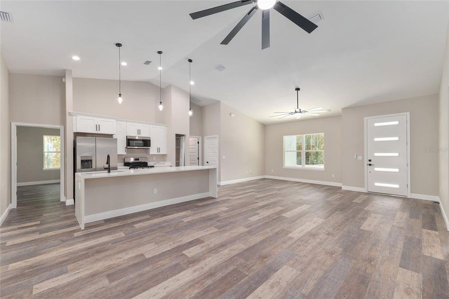 Spacious, unfurnished interior of a new home in , Citrus Springs (Image 19).