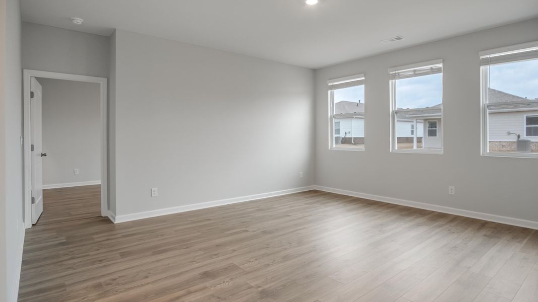 Spacious, unfurnished interior of a new home in Legacy Farms, White House (Image 19).