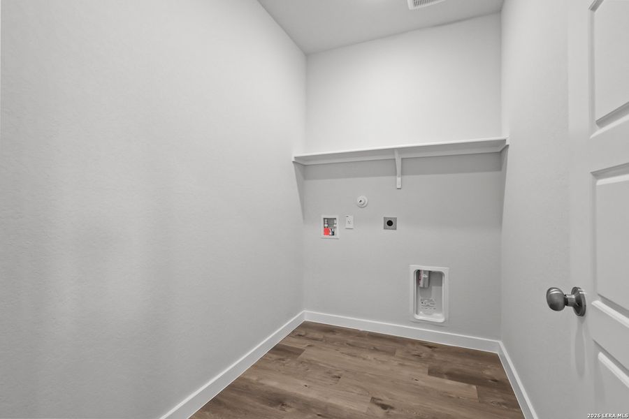 Spacious, unfurnished interior of a new home in Applewhite Meadows, San Antonio (Image 24).