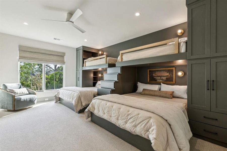 Furnished interior view inside a new home in , Malakoff (Image 29).