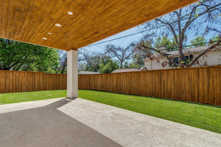 Exterior details and patio area of a home in , Dallas (Image 25).
