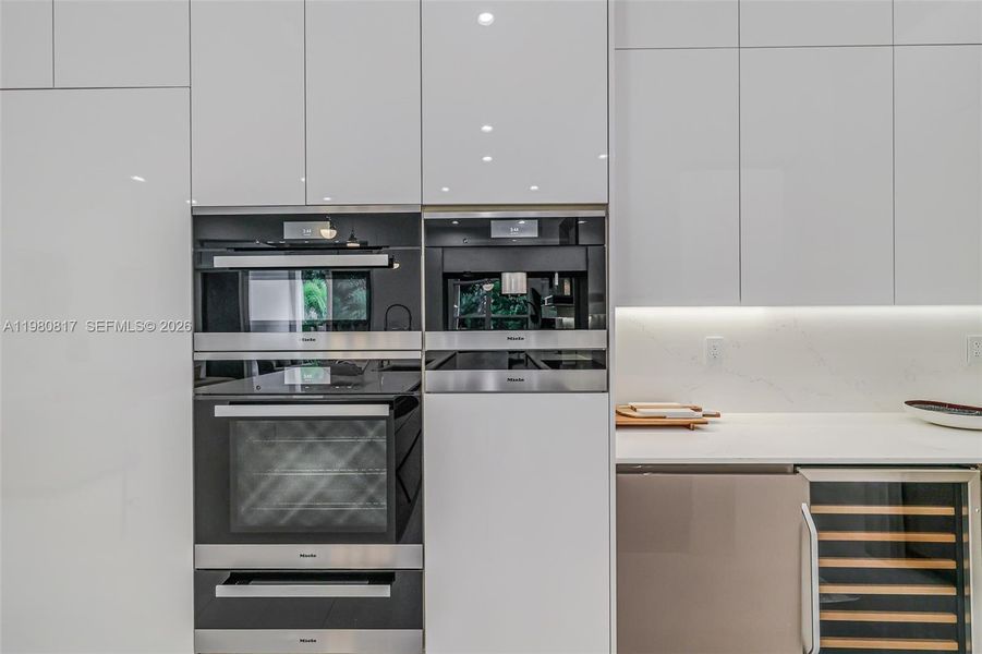 Close-up of interior finishes inside a home in , Biscayne Park (Image 20).