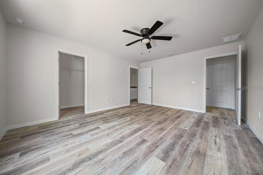 Spacious, unfurnished interior of a new home in , Citrus Springs (Image 24).