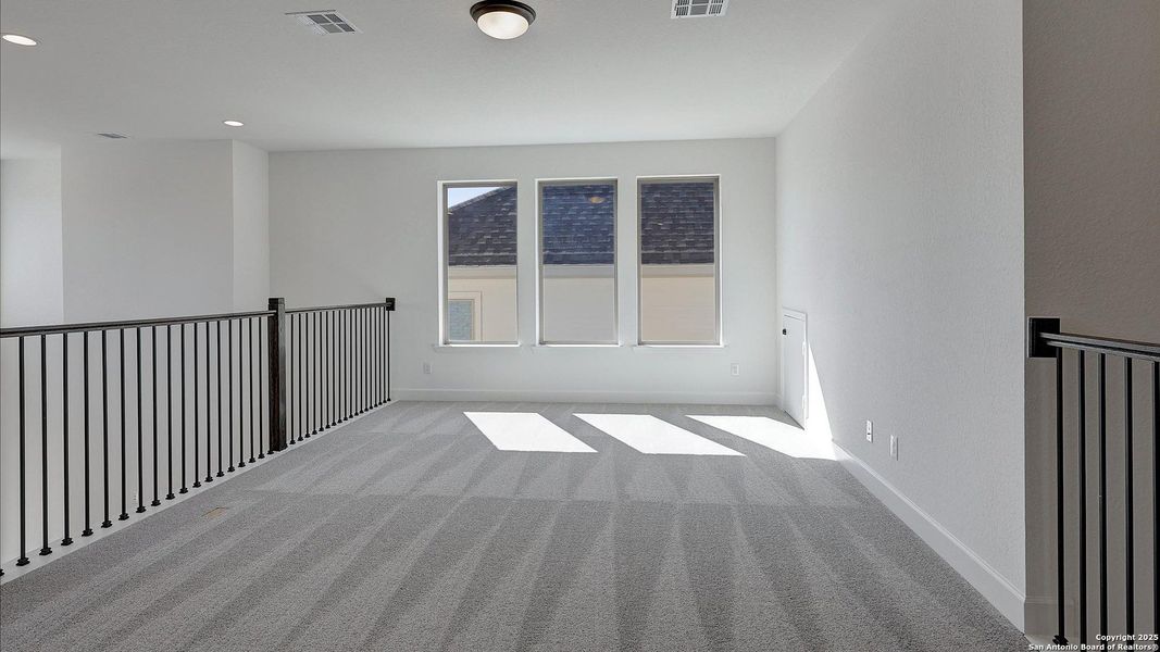 Spacious, unfurnished interior of a new home in Ranches At Creekside 55', Boerne (Image 15).