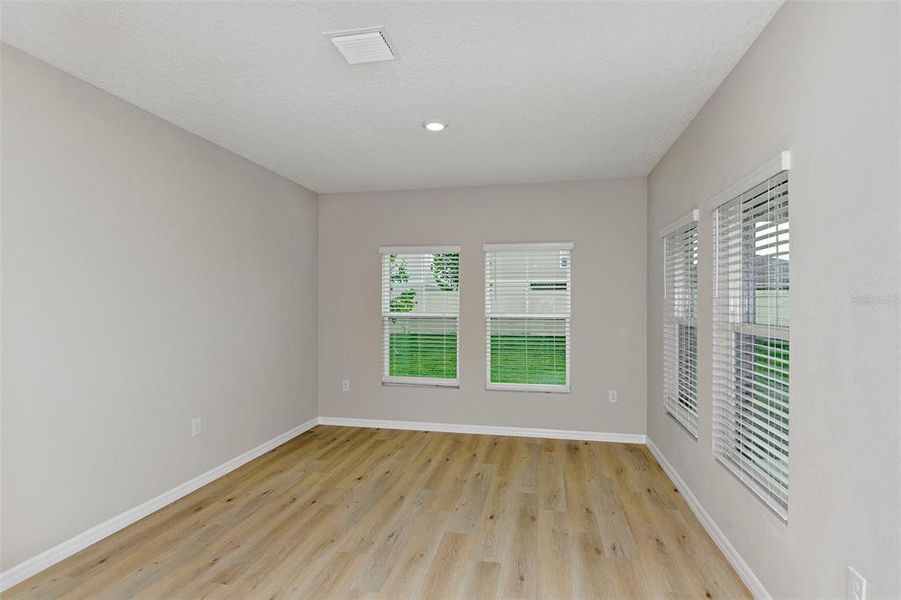 Spacious, unfurnished interior of a new home in Crosswinds, Haines City (Image 19).