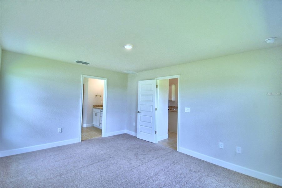 Spacious, unfurnished interior of a new home in Cadence Crossing, Auburndale (Image 36).