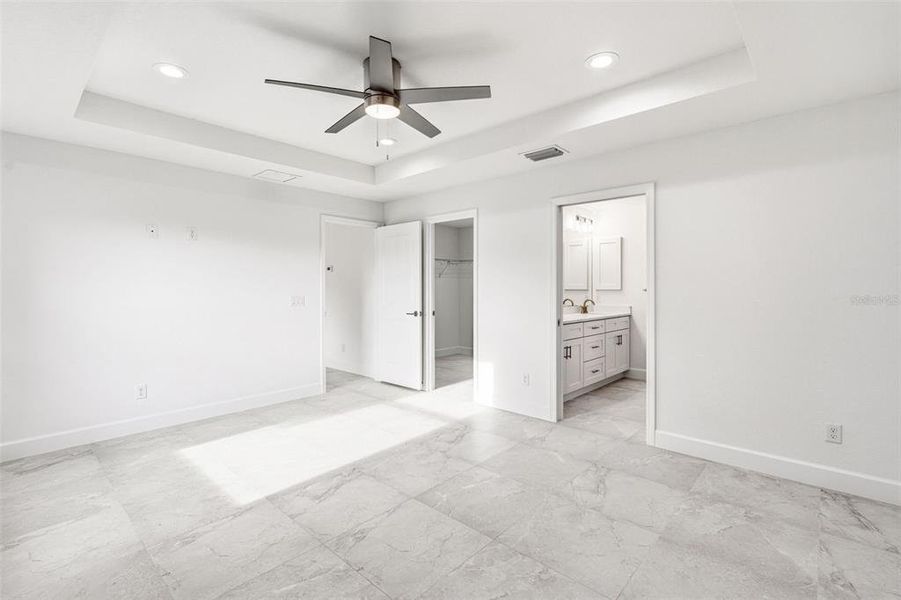 Spacious, unfurnished interior of a new home in , Englewood (Image 26).