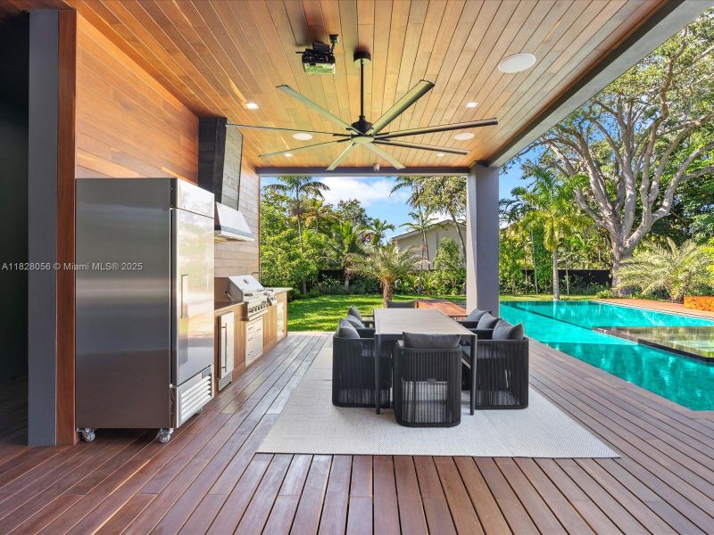 Exterior details and patio area of a home in , Miami (Image 38).