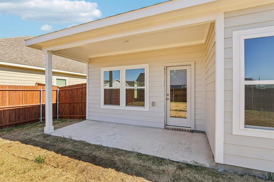 Exterior details and patio area of a home in Hickory Hill, Sherman (Image 24).