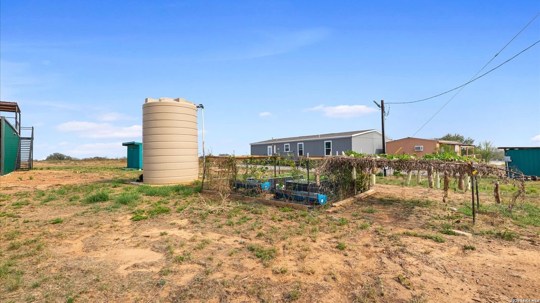 Community amenities in , Jourdanton (Image 32).