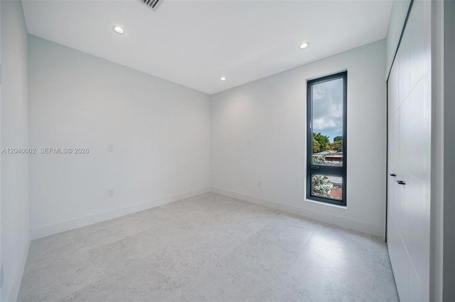 Spacious, unfurnished interior of a new home in , Miami (Image 22).