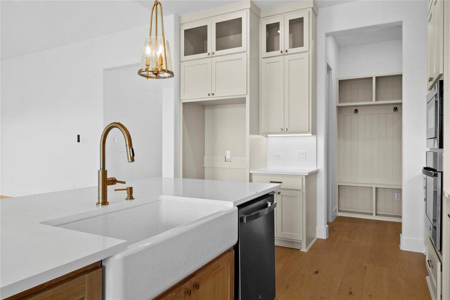 Furnished interior view inside a new home in , Waxahachie (Image 6).