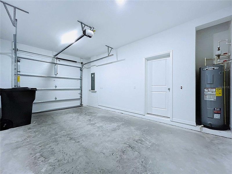 Spacious, unfurnished interior of a new home in , Tampa (Image 33).