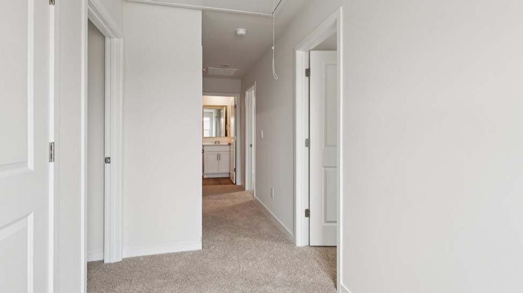 Spacious, unfurnished interior of a new home in Reedy Creek Preserve, Charlotte (Image 18).