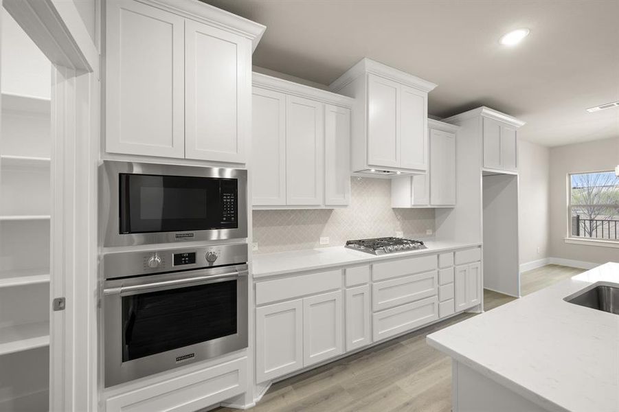 5900 Carmona-  Kitchen-7290