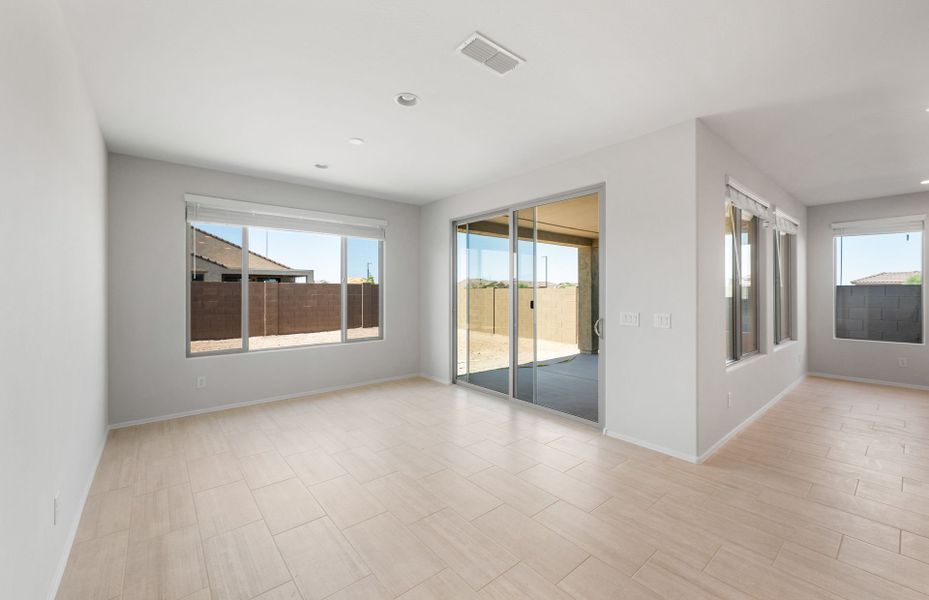 Spacious, unfurnished interior of a new home in Sun City Anthem at Merrill Ranch, Florence (Image 20).