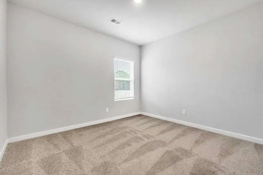 Spacious, unfurnished interior of a new home in The Woodlands Preserve, Jackson (Image 23).