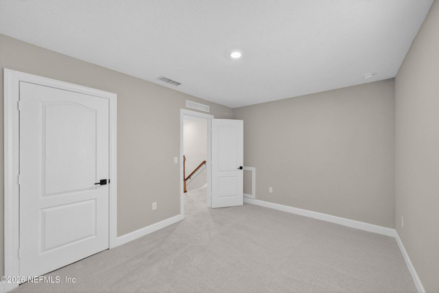 Spacious, unfurnished interior of a new home in , Middleburg (Image 14).