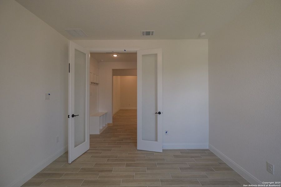 Spacious, unfurnished interior of a new home in Everly Estates, San Antonio (Image 10).