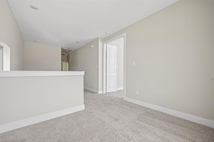 Spacious, unfurnished interior of a new home in , Houston (Image 31).