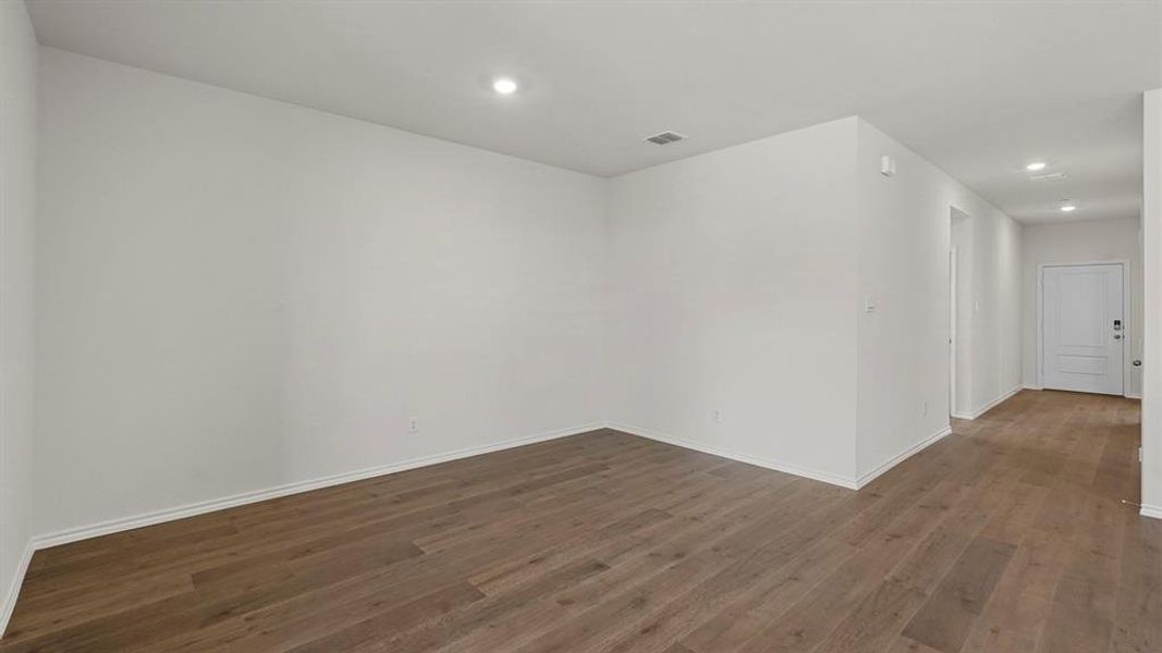 Spacious, unfurnished interior of a new home in Bluff Springs, Ferris (Image 19).