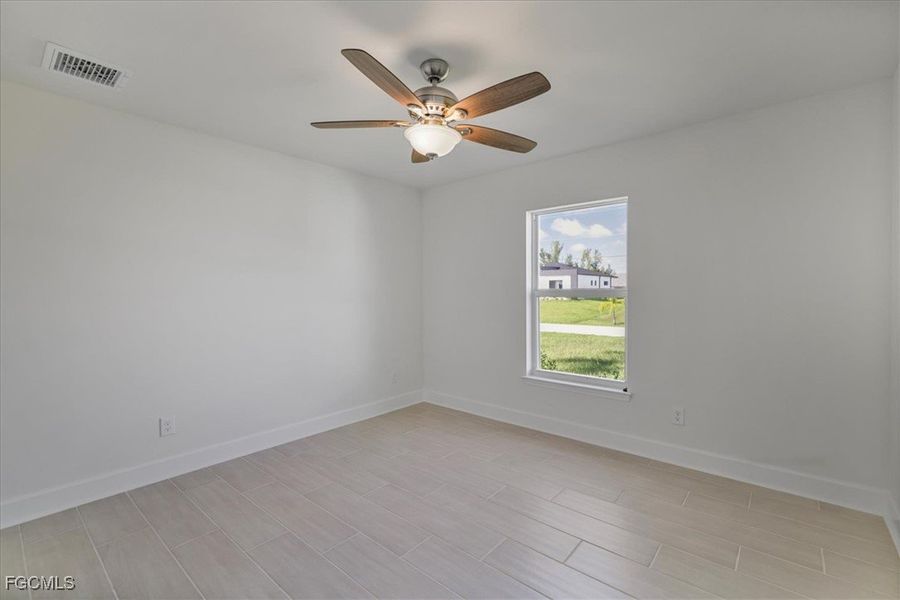 Spacious, unfurnished interior of a new home in Cape Coral, Cape Coral (Image 27).
