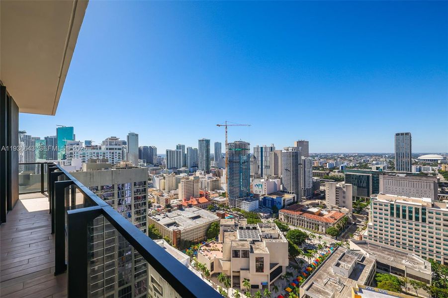Condo located in Miami, FL showcasing its design and architecture (Image 42).