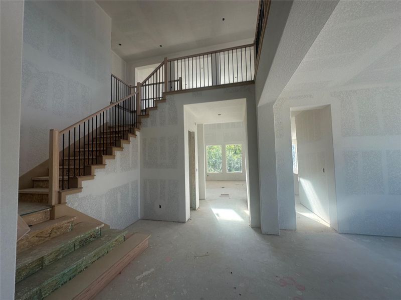 Entry Foyer & grand staircase
