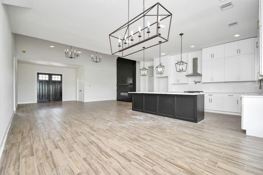 Spacious, unfurnished interior of a new home in , Angleton (Image 34).