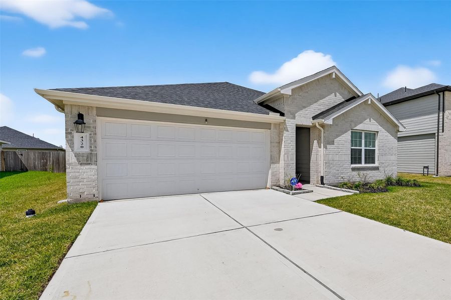Front exterior of a new home in Evergreen, Rosenberg, TX, highlighting curb appeal (Image 21).