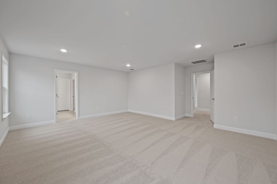 Spacious, unfurnished interior of a new home in Carriage Estates, Lexington (Image 20).