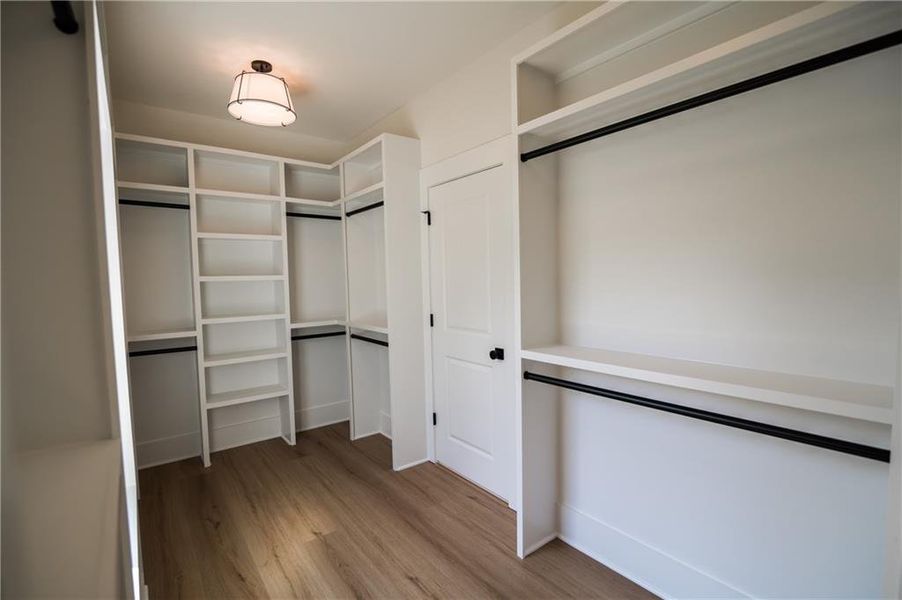 Spacious, unfurnished interior of a new home in , Clermont (Image 45).