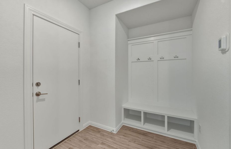 Spacious, unfurnished interior of a new home in Wolf Ranch, Georgetown (Image 15).