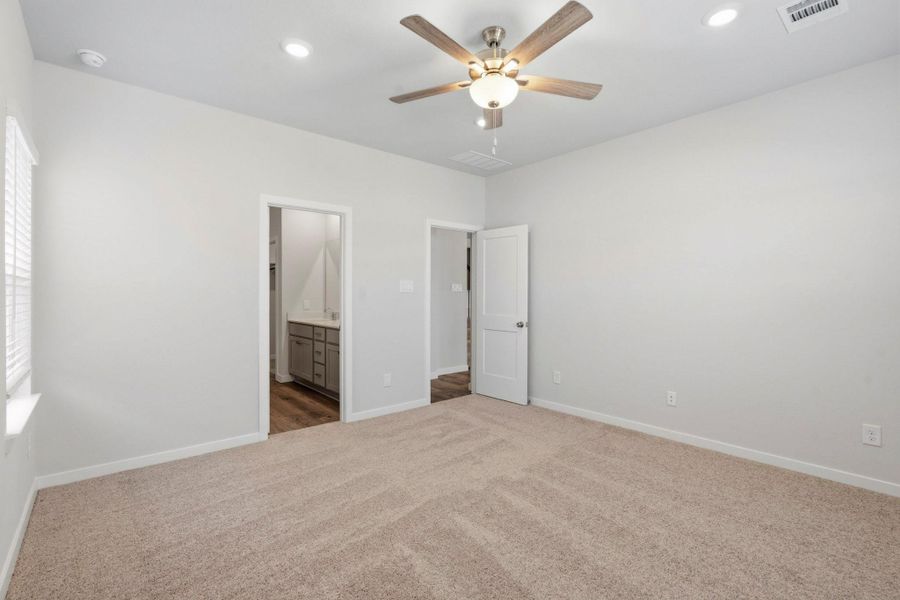 Spacious, unfurnished interior of a new home in Katy Reserve, Katy (Image 21).